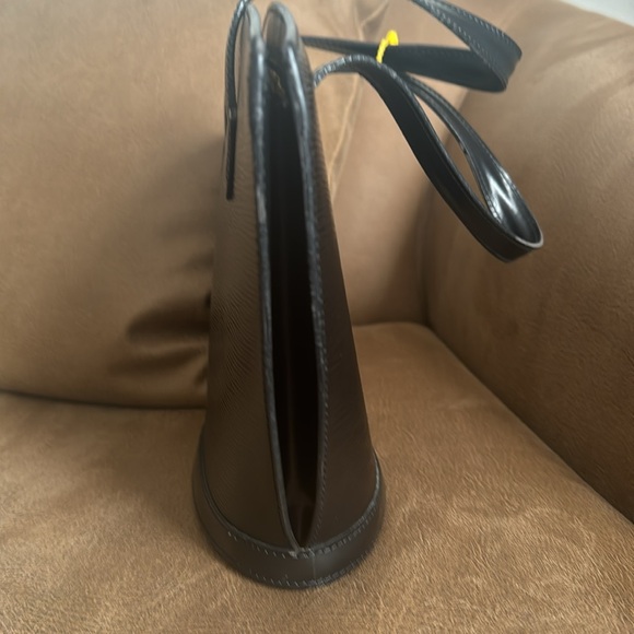 LOUIS VUITTON:GORGEOUS ST. JAQUES BLACK EPI LEATHER HANDBAG!!! AUTHENTIC! - Picture 9 of 10